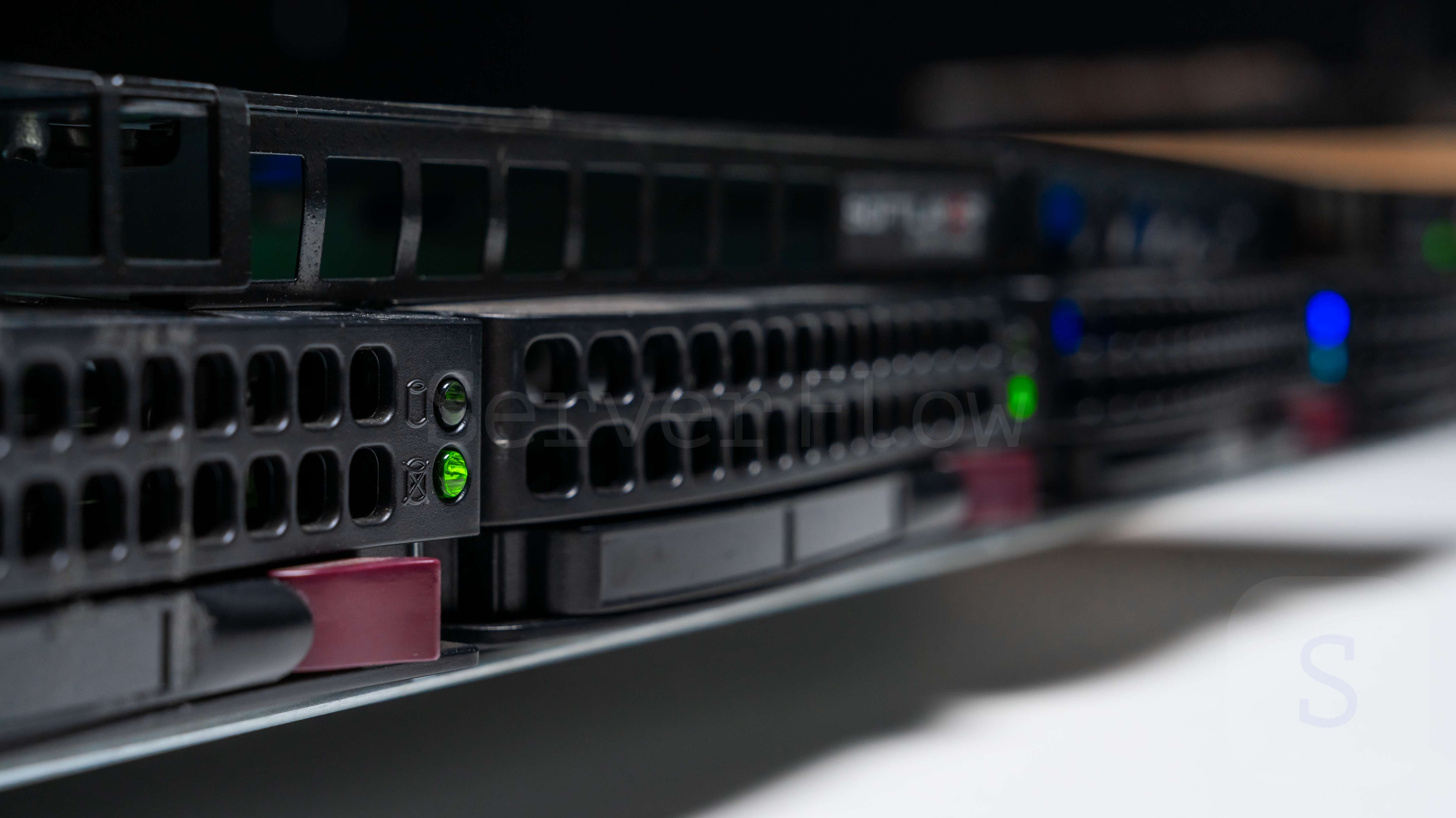 Sideband и SGPIO в Supermicro: как работает подключение backplane и зачем нужны Sideband-кабеля