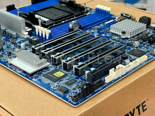 Краткий обзор материнской платы GIGABYTE MS03-6L0 на сокете LGA 4677