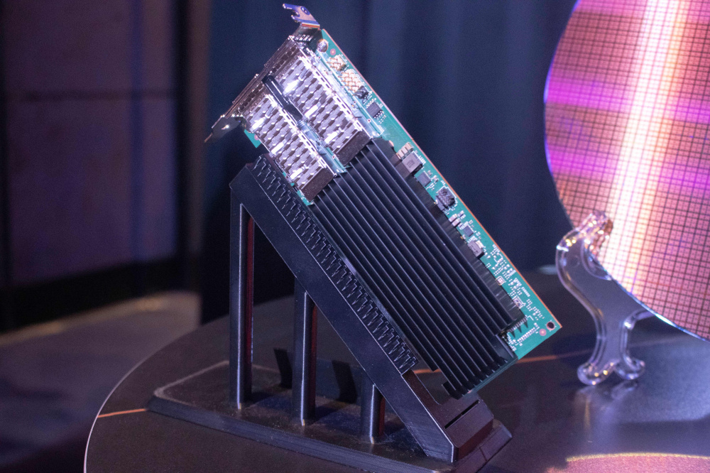 Intel представляет сетевые адаптеры Ethernet E835 для плотных виртуализированных сетей
