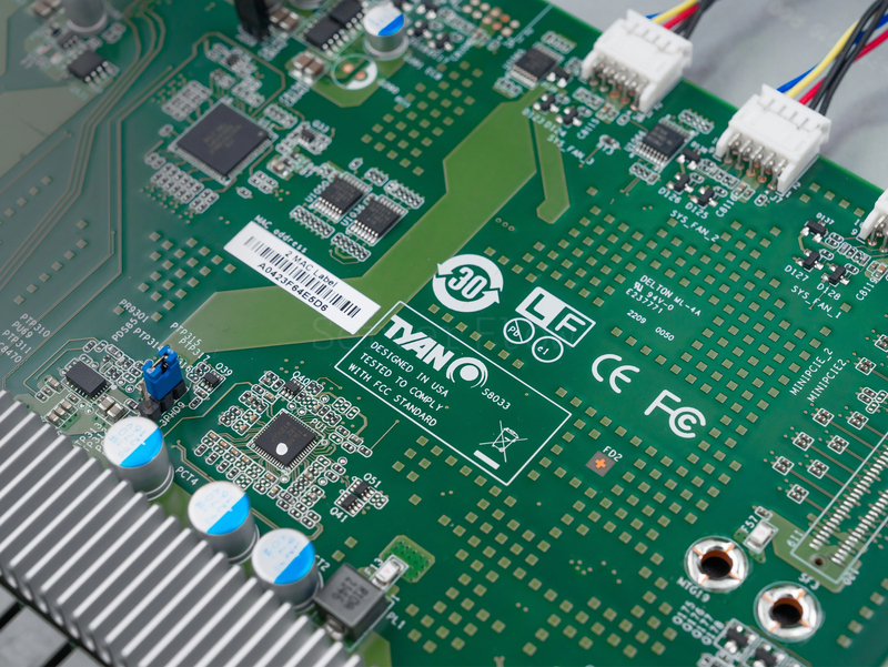 Северная платформа Tyan B8033G70E2HR-DB 1U 4SFF (2x U.2, 2x 800W, SP3) 10