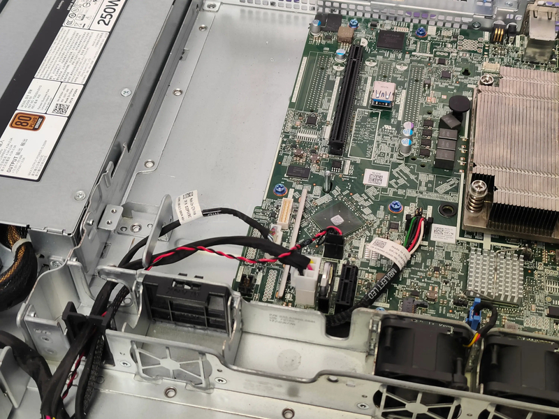 Сервер Dell PowerEdge R240 2LFF 10
