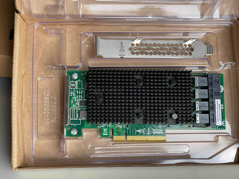 HBA адаптер Broadcom 9400-16i (NVMe/SAS/SATA, no cache) 1