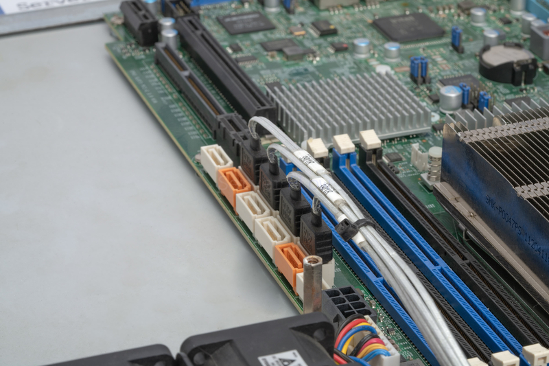 Серверная платформа Supermicro SuperServer 1028GR-TR 1U 4SFF (2x 1600W, 2x LGA2011-3) 18