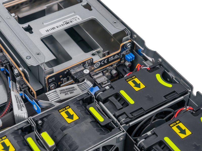 Серверная платформа ASUS ESC4000A-E12 SKU1 2U 6LFF (6x U.2, 2x 2600W, SP5) 22
