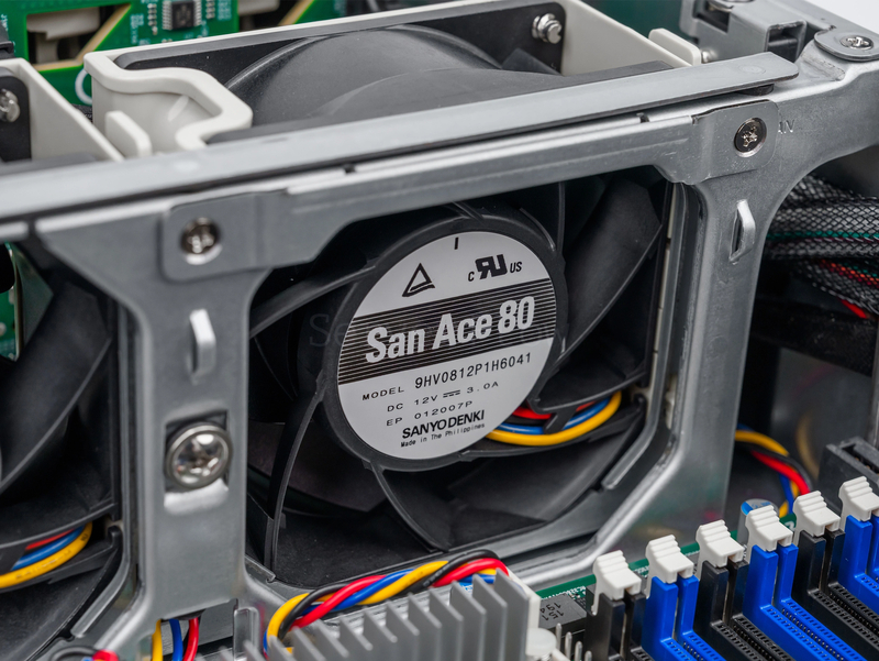Серверная платформа Supermicro SYS-2049U-TR4 2U 24SFF (4x U.2, 2x 1600W, 4x LGA3647) 16