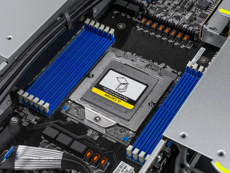 Серверная платформа ASUS ESC4000A-E12 SKU1 2U 6LFF (6x U.2, 2x 2600W, SP5) 12