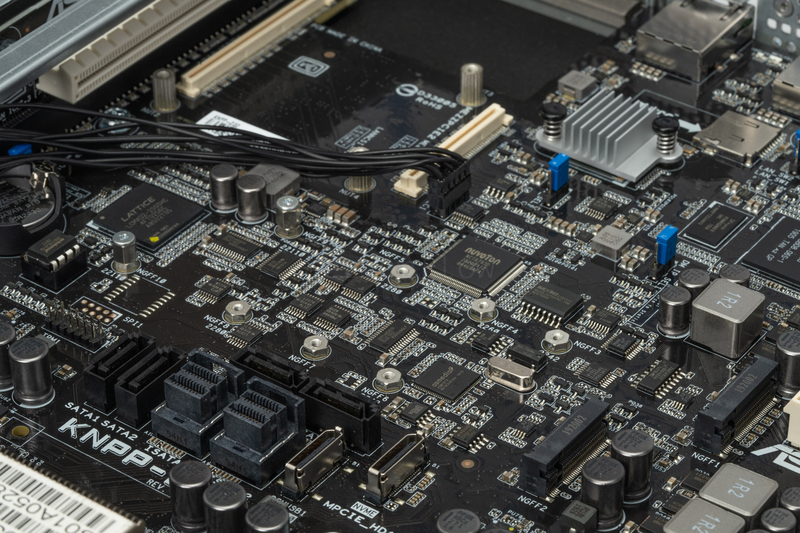 Серверная платформа ASUS RS700A-E9-RS12V2 1U 12SFF (8x U.2, 2x 800W, 2x SP3) 8