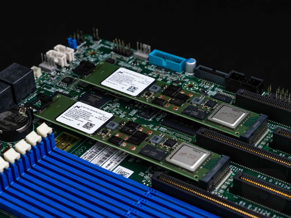 M.2 NVMe SSD Micron 7450 PRO для установки в систему AMD Threadripper PRO