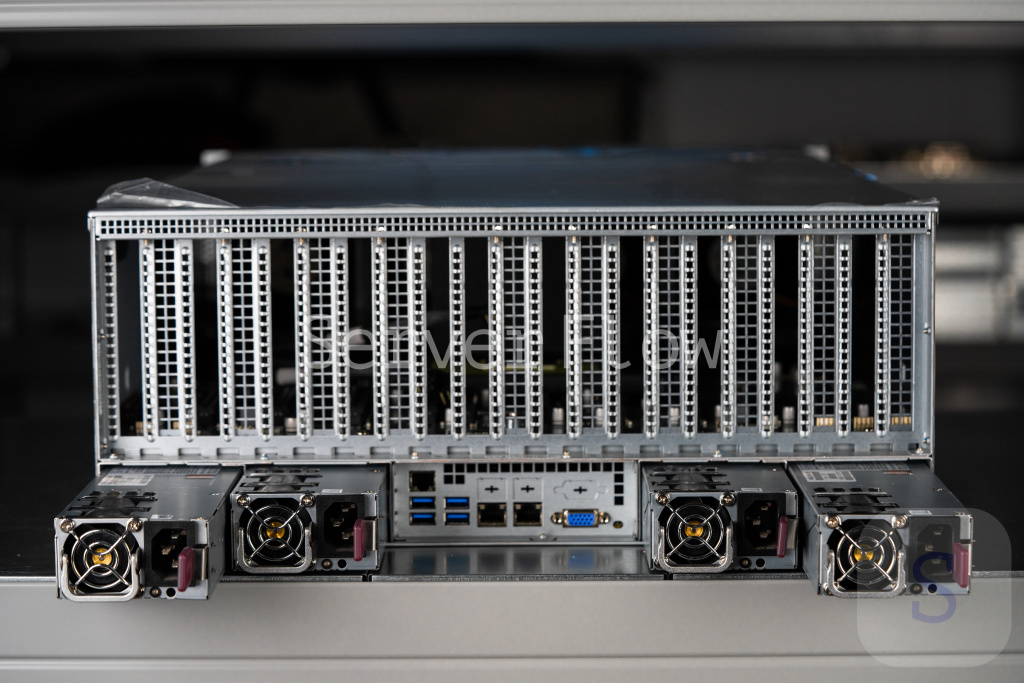 Блоки питания CRPS в GPU-сервере Supermicro