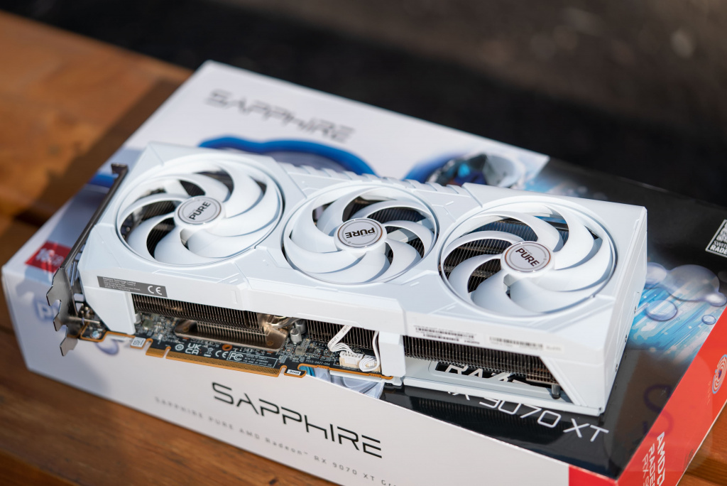 Видеокарта AMD Radeon RX 9070 XT Sapphire
