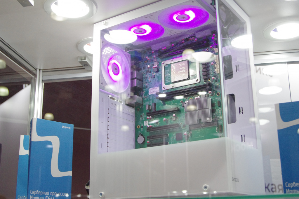 Односокетная материнская плата на базе CPU Иртыш