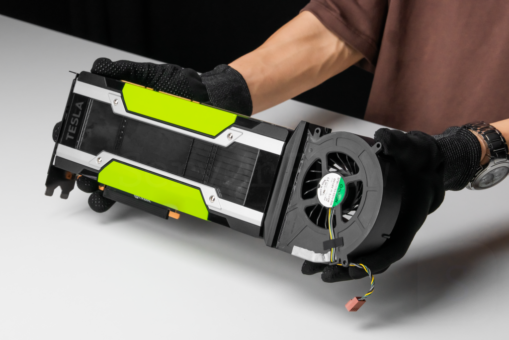 NVIDIA Tesla P100 с установленным турбинным охлаждением