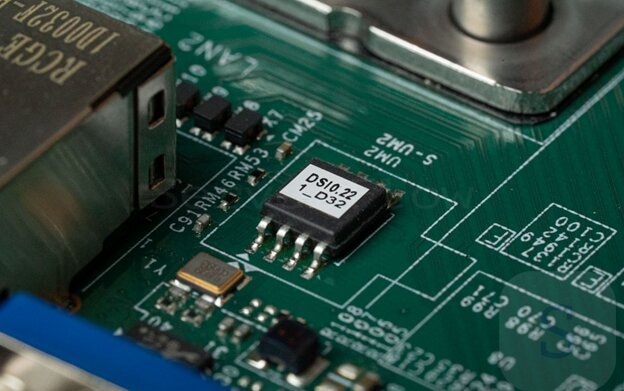 Микросхема BIOS на материнской плате Supermicro