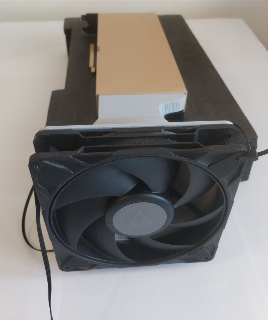Фото прикреплённого охлаждения для NVIDIA A100
