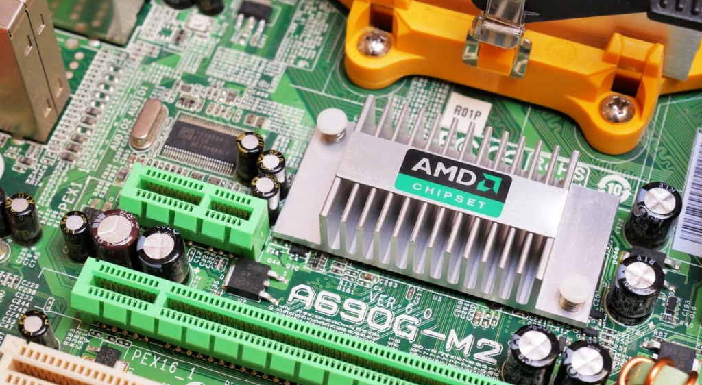 Материнская плата с чипсетом от AMD