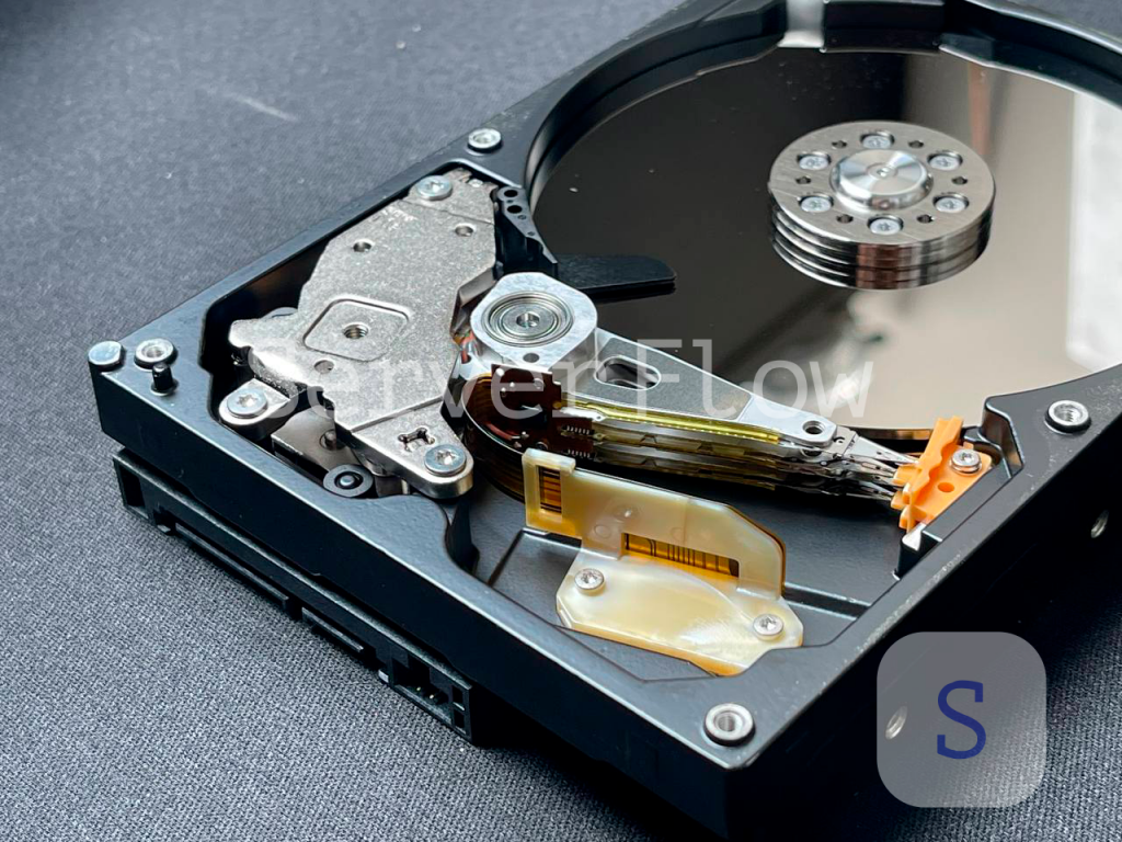magnitnye-diski-shpindel-servoprivod-vnutri-hdd.png
