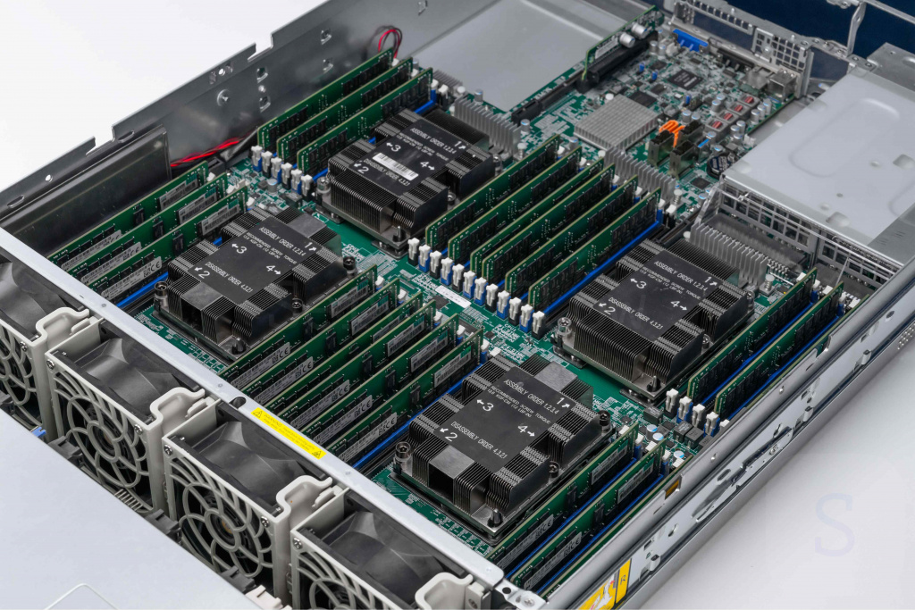 Supermicro SuperServer 2049U-TR4 с плашками ECC-DDR