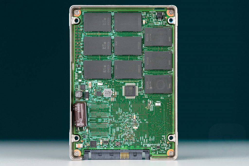 Чипы памяти Micron NAND Flash на базе ячеек MLC