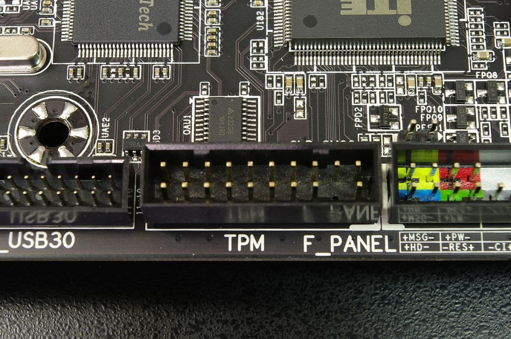 slot-tpm-modulya.jpg