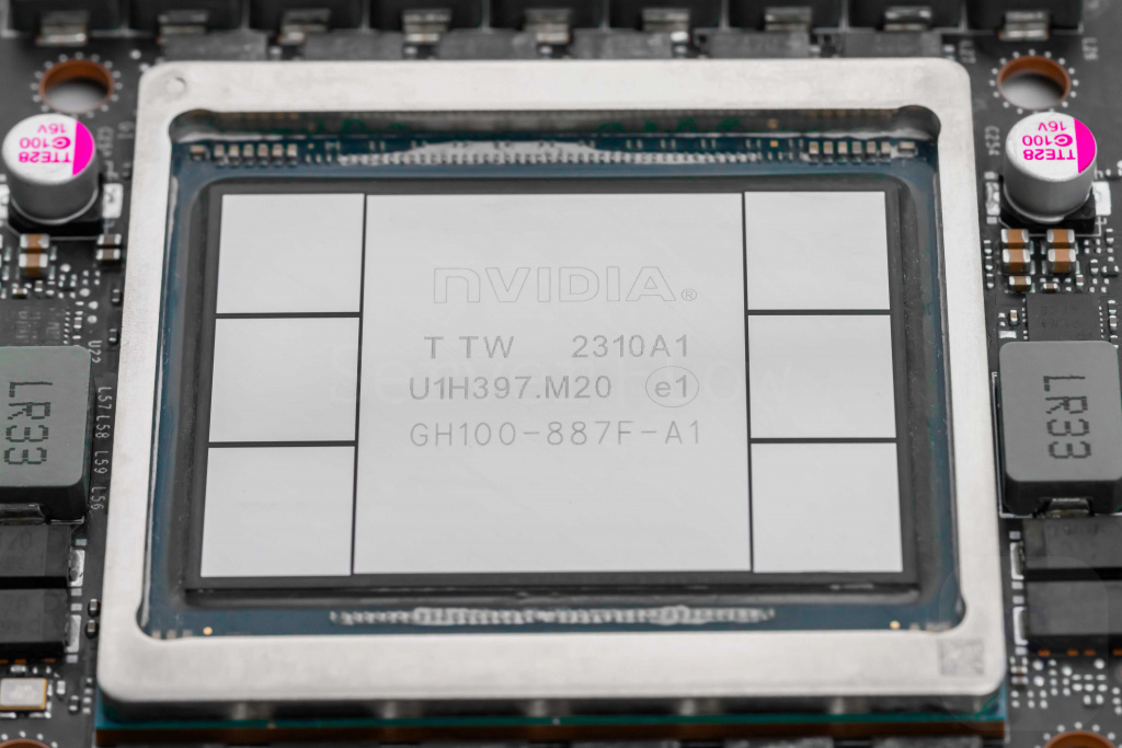 Банки памяти HBM3 на чипе GH100