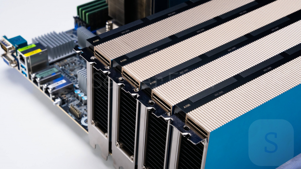 Материнская плата с ИИ-ускорителями Nvidia A100