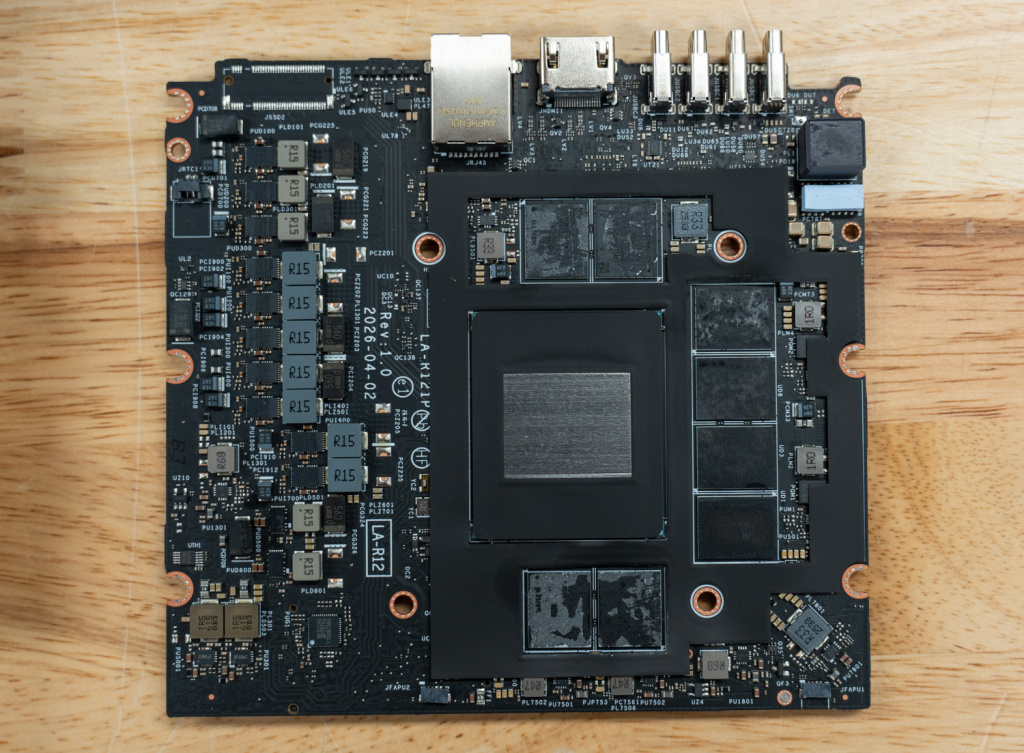 Плата ИИ-ПК AMD Ryzen AI Halo