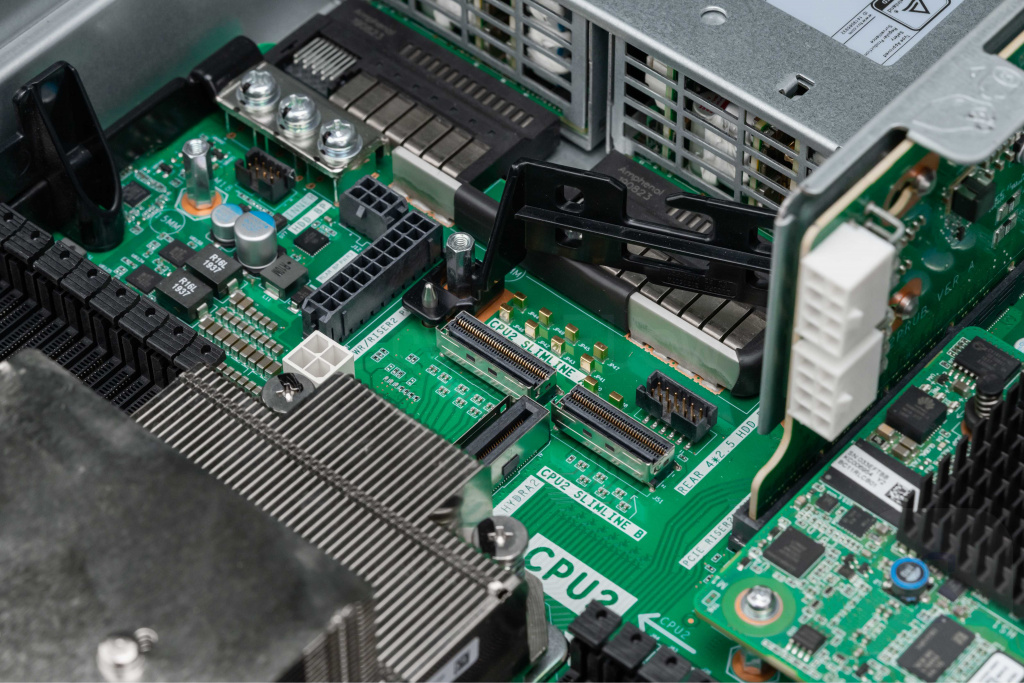 Разъемы Slimline под NVMe-накопители U.2