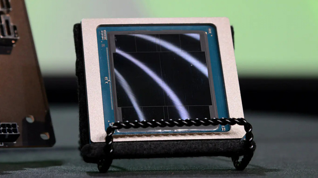 Nvidia B300 с 8 стэками HBM3E