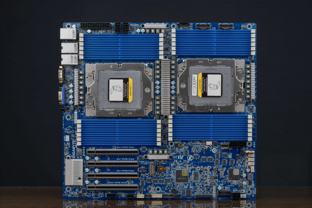 GIGABYTE MZ73-LM1
