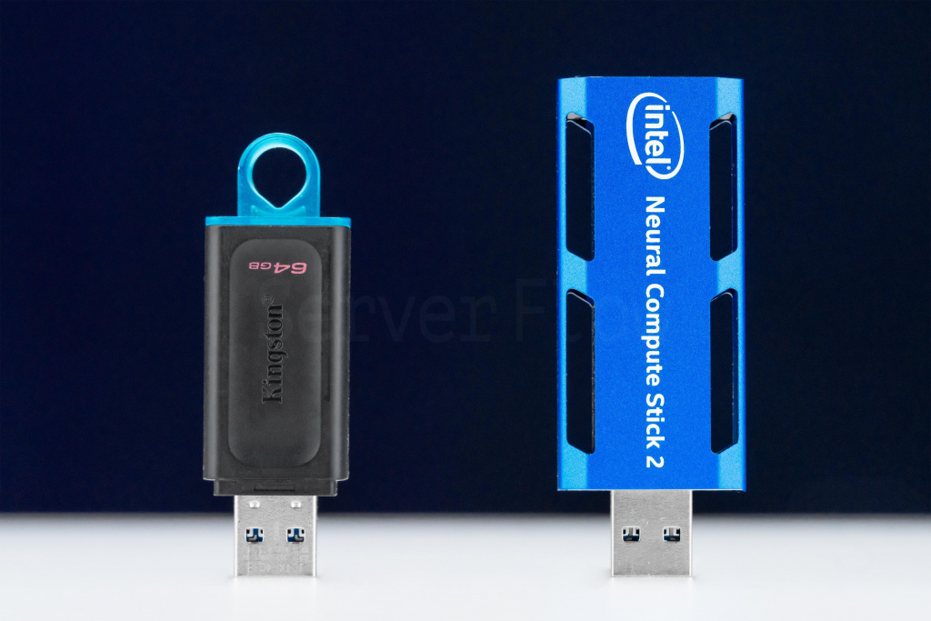 Intel Neural Compute Stick 2 в сравнении с обычной флешкой