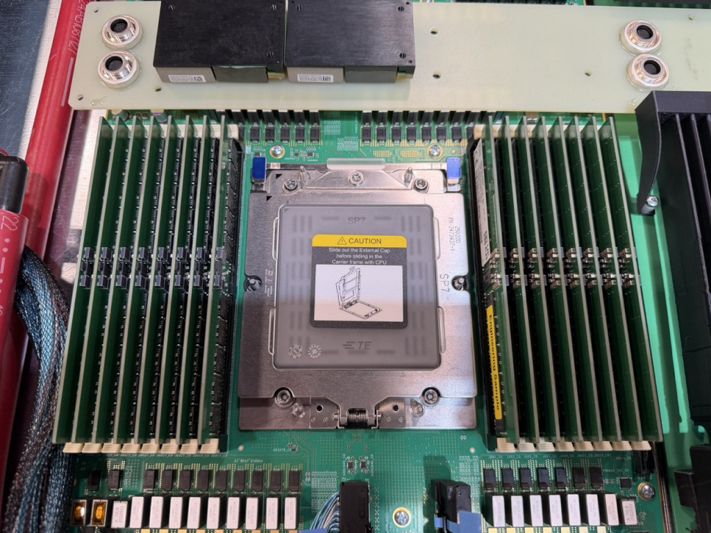 Сокет SP7 в HPC-ноде HPE Cray Supercomputing GX5000
