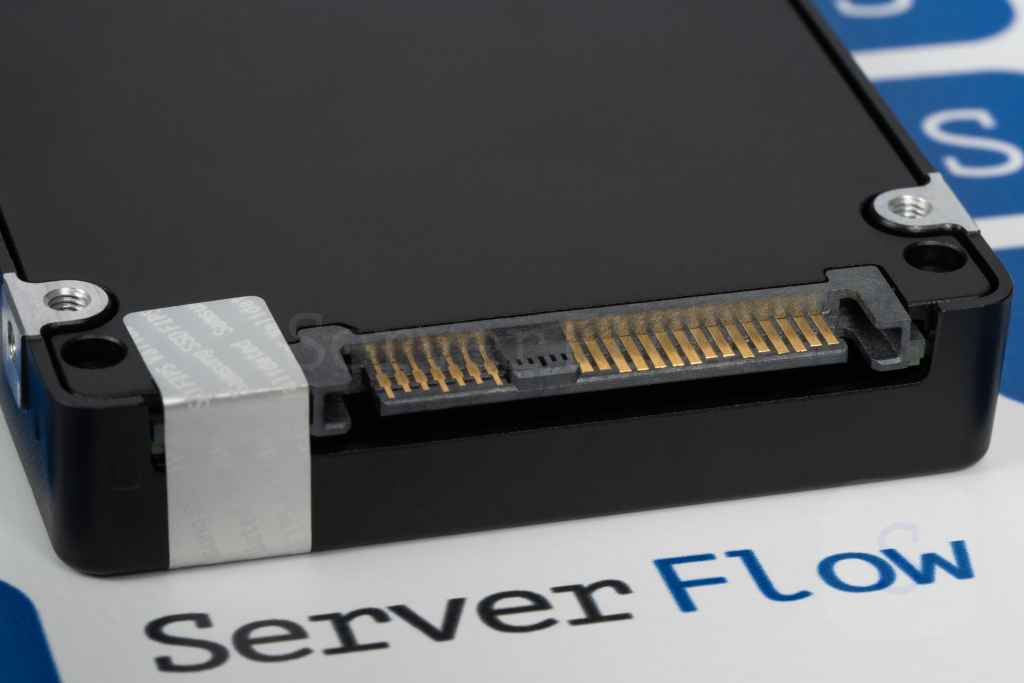 Фото интерфейса SAS у SSD-накопителя