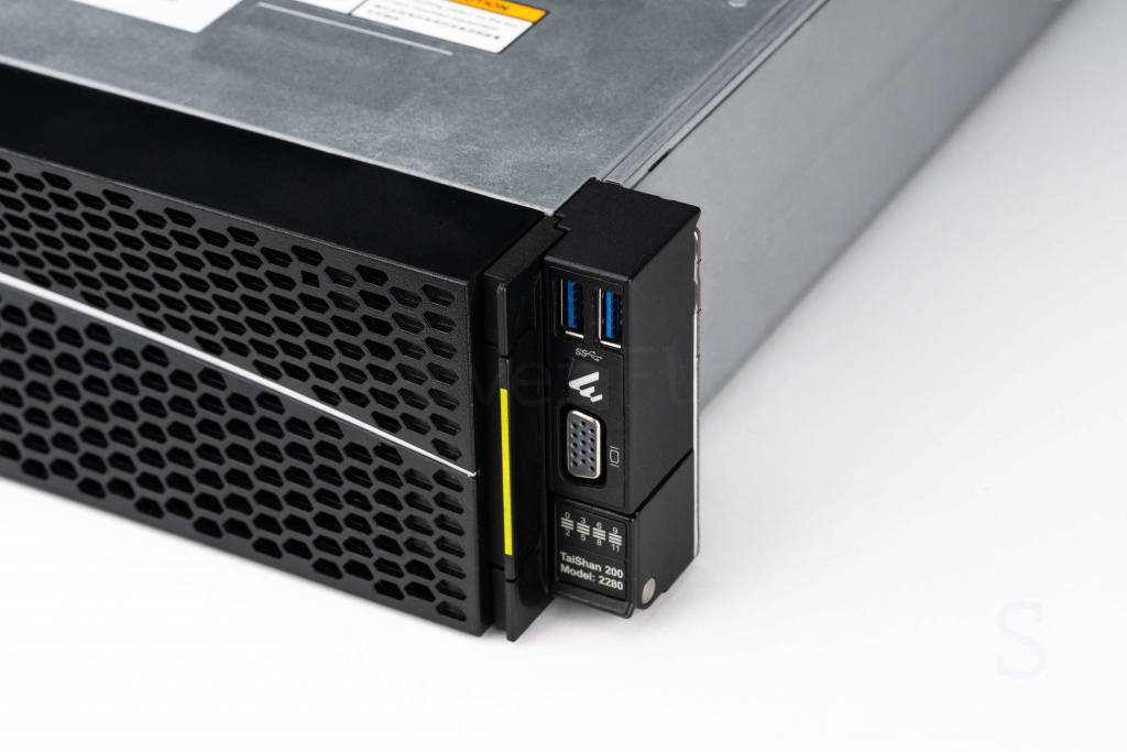 Порты на передней панели Huawei Taishan 200 Model 2280