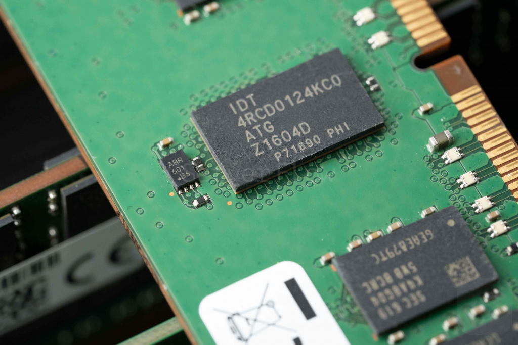 Регистровый буфер IDT 4RCD0124KCO