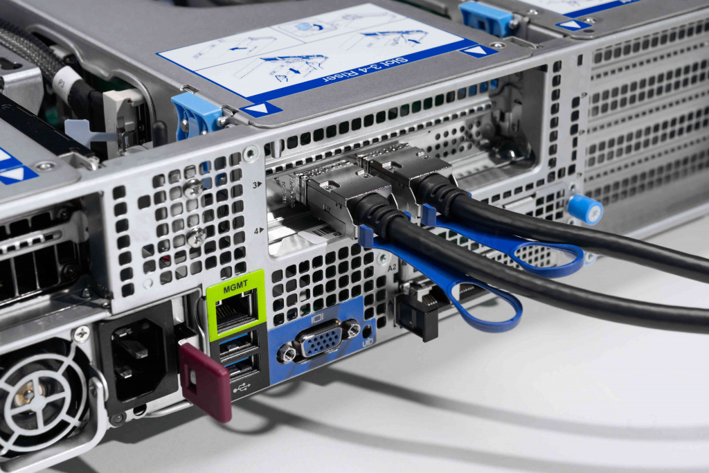 Серверный сетевой адаптер с двумя портами 100 Гбит/с