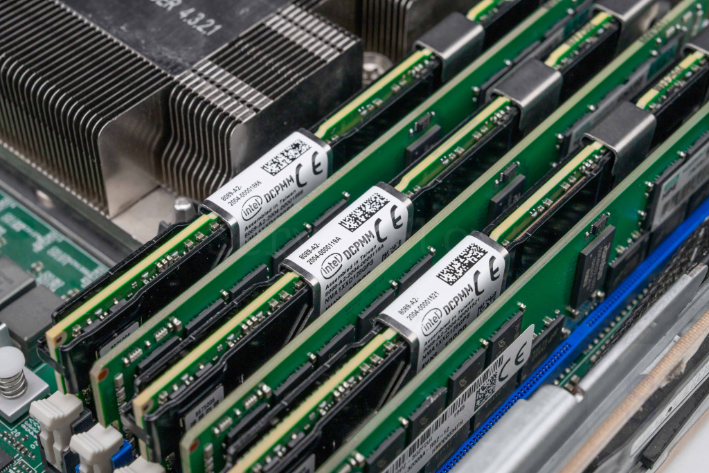 Модуль оперативной памяти Intel DCPMM