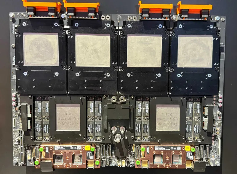 Nvidia GB300 с модулями SOCAMM1
