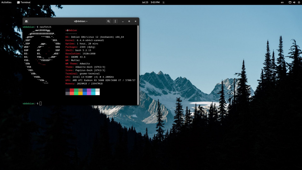 Рабочий стол Debian 12 с GNOME и выводом neofetch