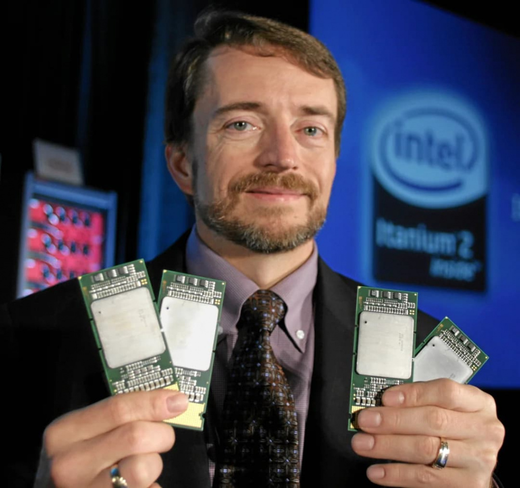 Пэт Гелсингер демонстрирует Intel Itanium 2