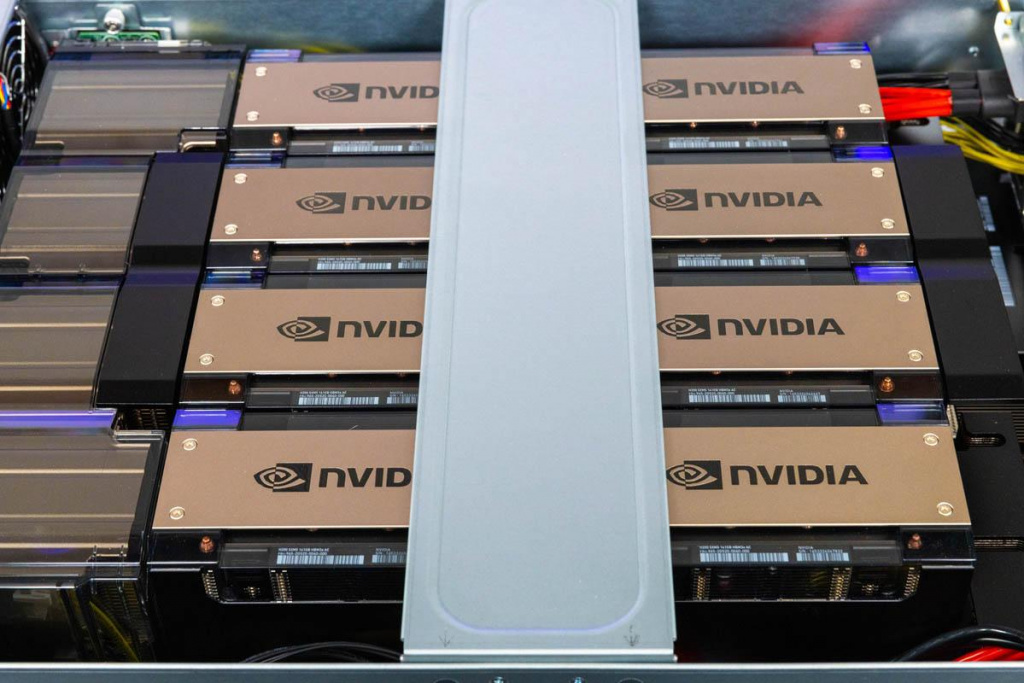 8 ИИ-ускорителей Nvidia H200 SXM