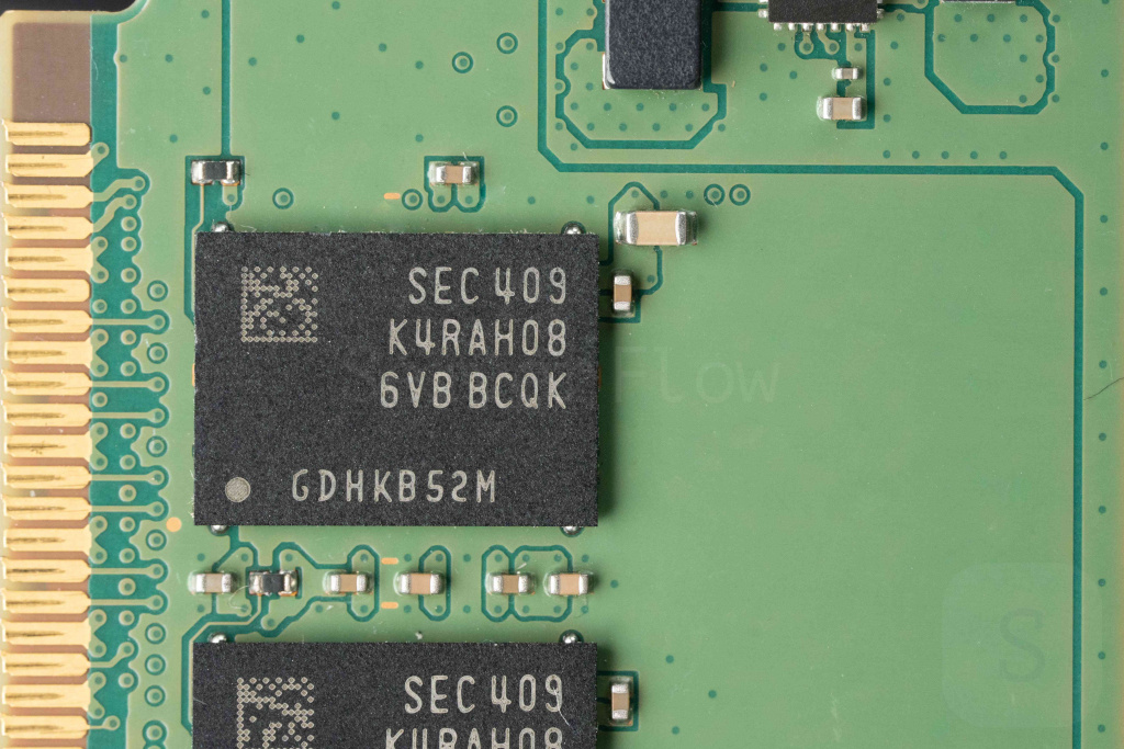 DRAM-чипы на модуле оперативной памяти