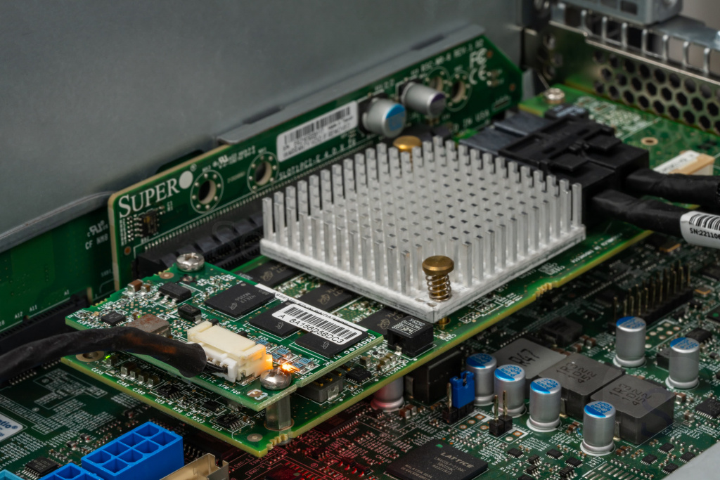 RAID-контроллер в материнской плате Supermicro