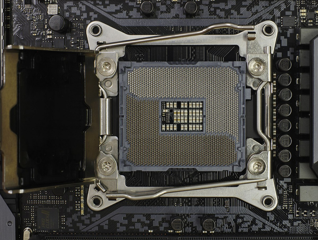 Сокет LGA2066 (Socket R4)