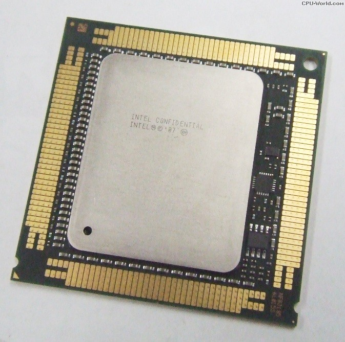 Инженерный образец современного чипа Intel Itanium