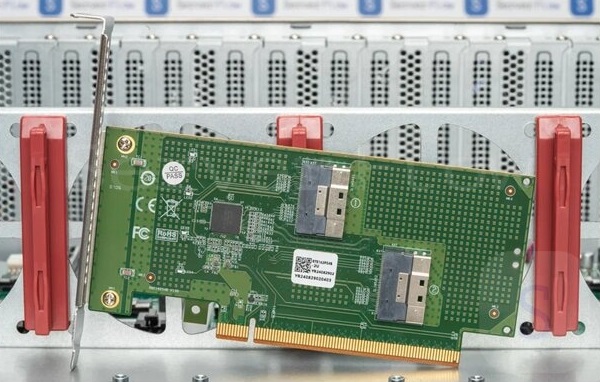 Адаптер для GPU c функцией бифуркации