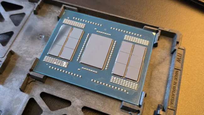 AMD Ryzen Threadripper Pro 9000 WX без теплораспределительной крышки